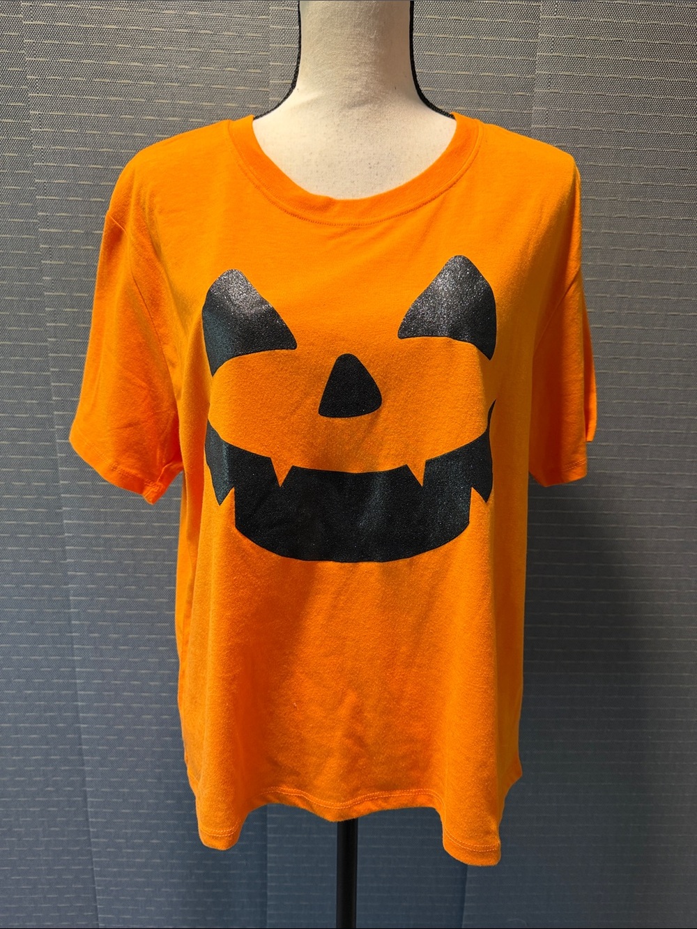Zoe + Liv Jack O’Lantern Face T-shirt